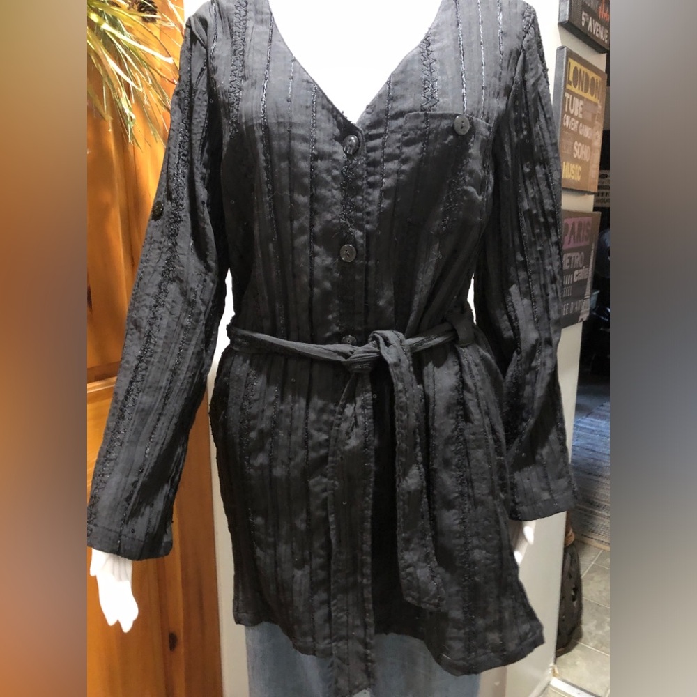 Black Button-Front Belted Women's Tunic/Jacket
Size 12 (L)
Silhoutte Solution